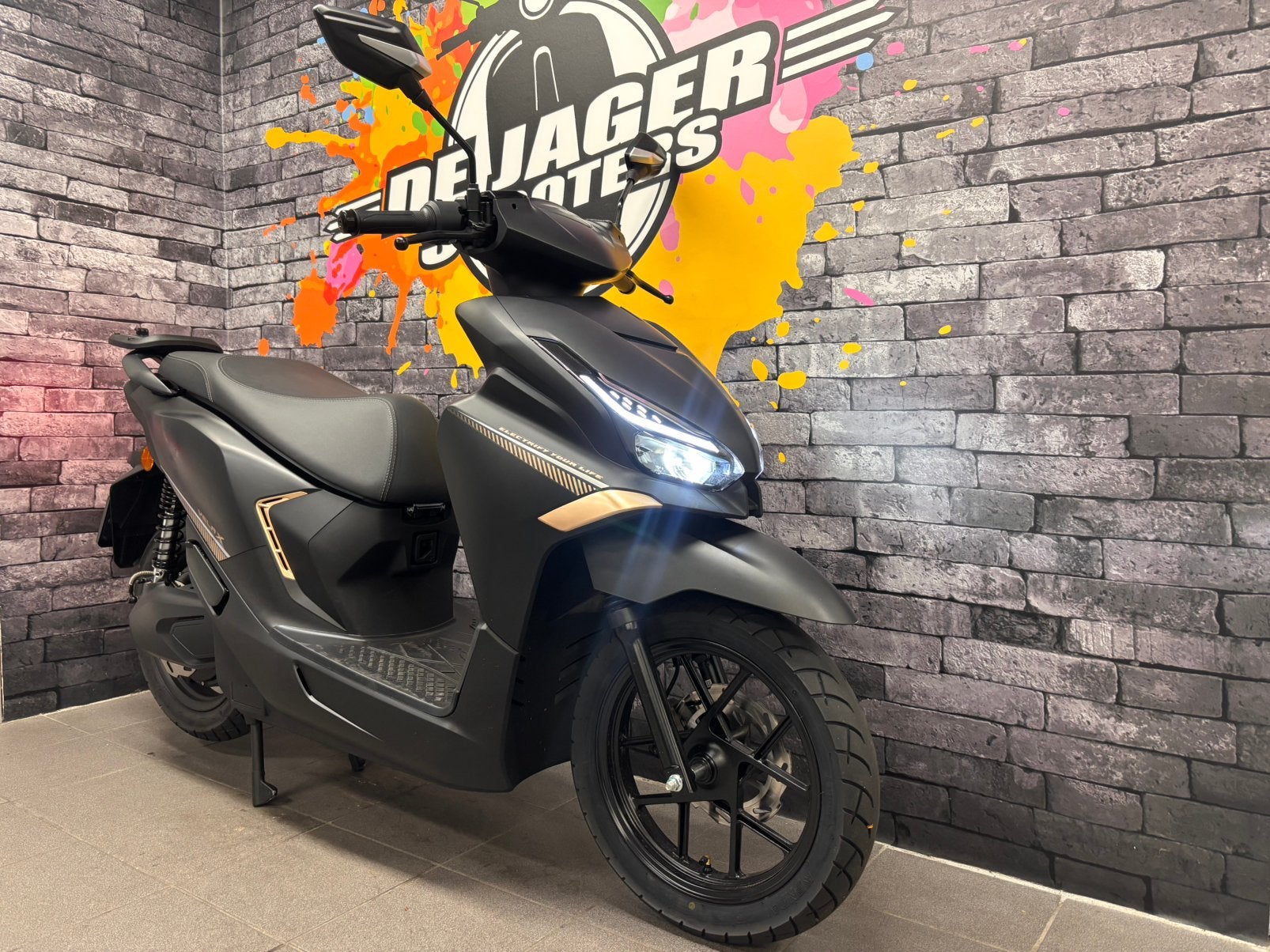 Yadea Velax Electrische scooter 45km, Ophalen, Elektrisch, Zo goed als nieuw, Ede