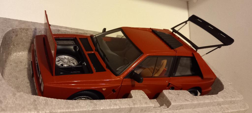 1/18 Lancia Delta S4 Gr.B Stradale 1985 Autoart Signature, Ophalen of Verzenden, Nieuw, Auto, Autoart