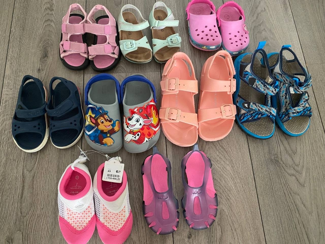 Kindersandalen en strandschoentjes diverse maten, Kinderen en Baby's, Kinderkleding | Schoenen en Sokken, Ophalen, Zo goed als nieuw