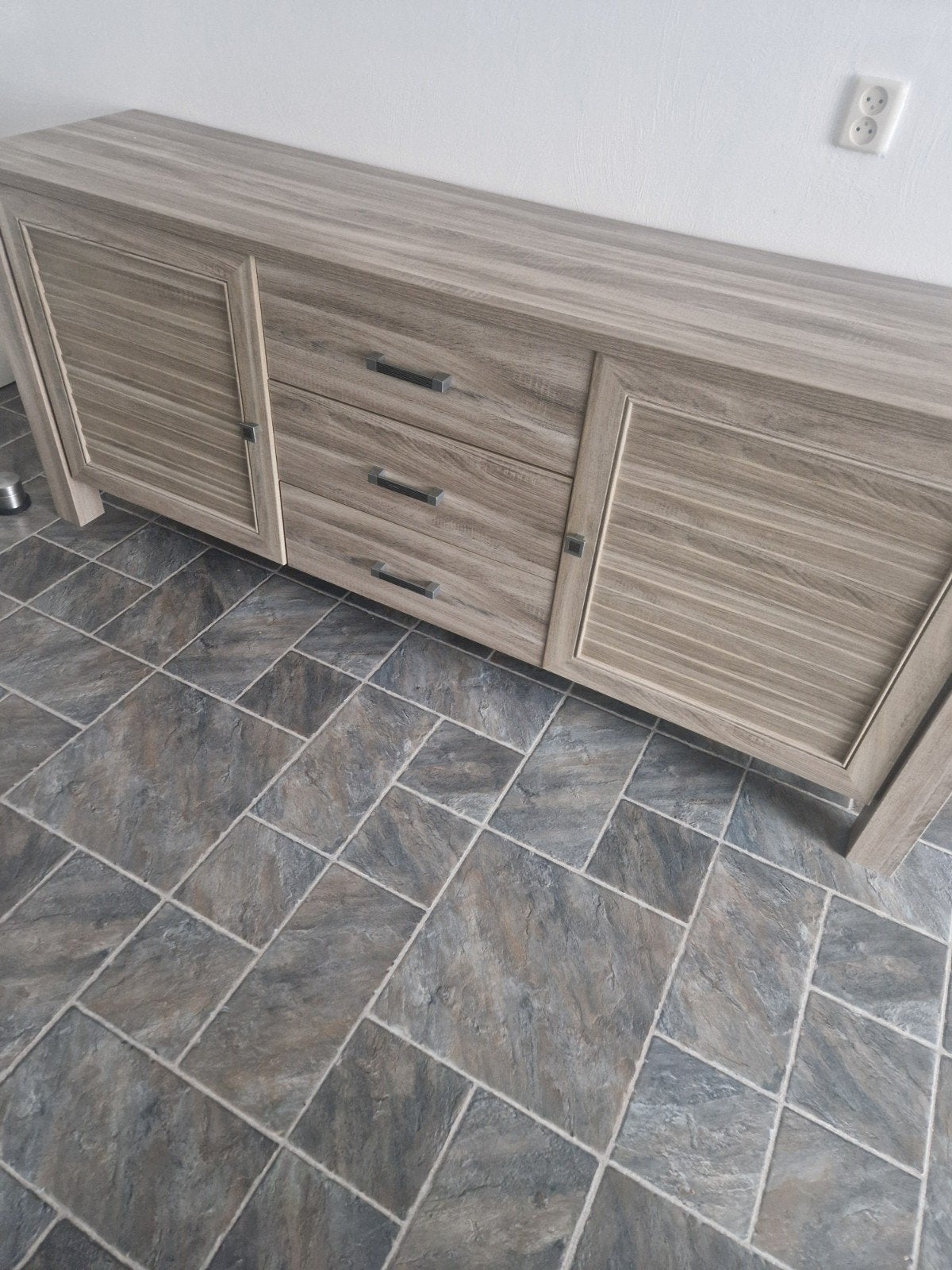 Stijlvol dressoir met lades en deuren - Zo goed als nieuw, Overige houtsoorten, Modern, Scandinavisch, Met lade(s), Ophalen of Verzenden
