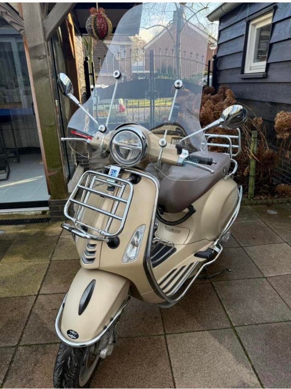 Nette Vespa Primavera - Incl. USB, Alarm en Stuurslot, Ophalen, Overige modellen, Maximaal 45 km/u, Zo goed als nieuw