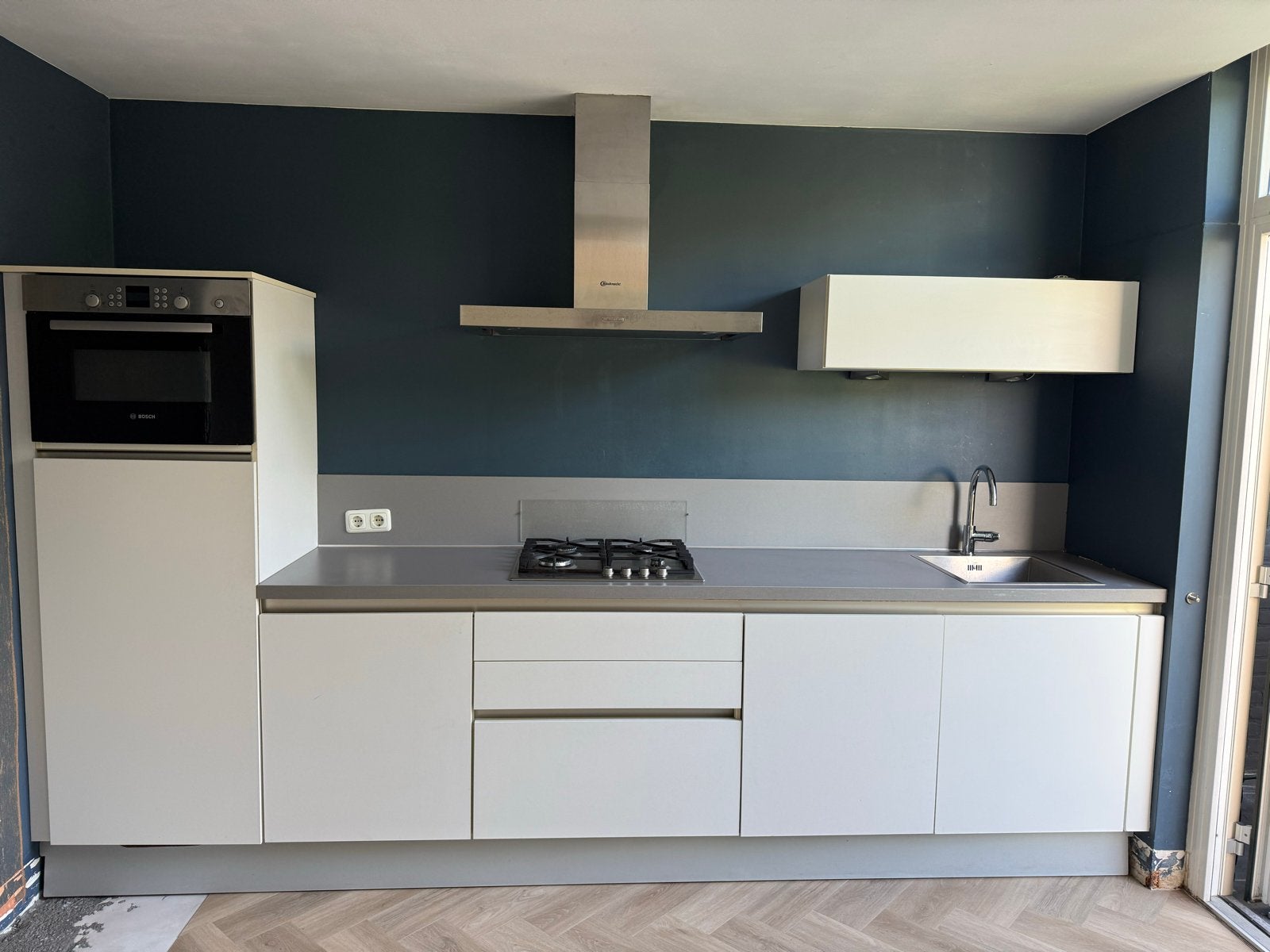 Keuken met inbouwapparatuur moet nu weg, Ophalen, Gebruikt, Wit, Enkelwandige keuken