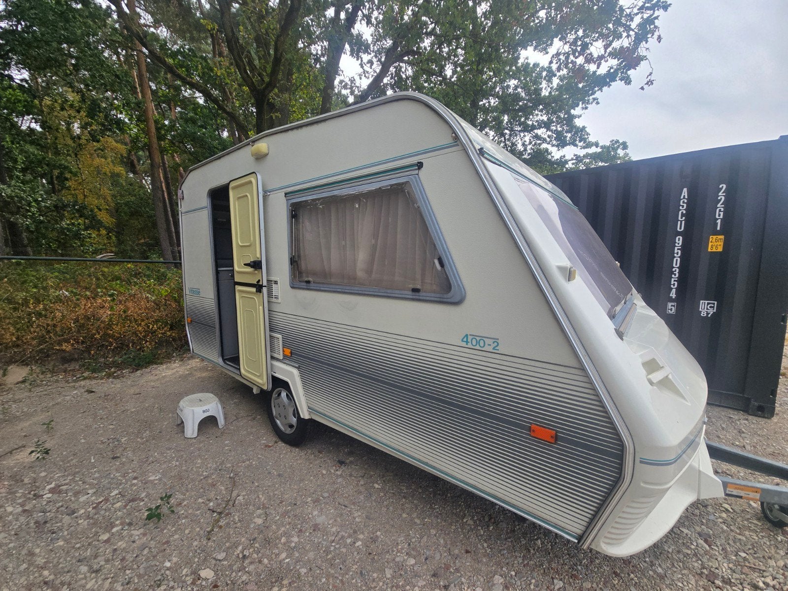 Beyerland Vitesse 400-2: Compacte en complete caravan, Rondzit, Koelkast, Bedrijf, 4 tot 5 meter