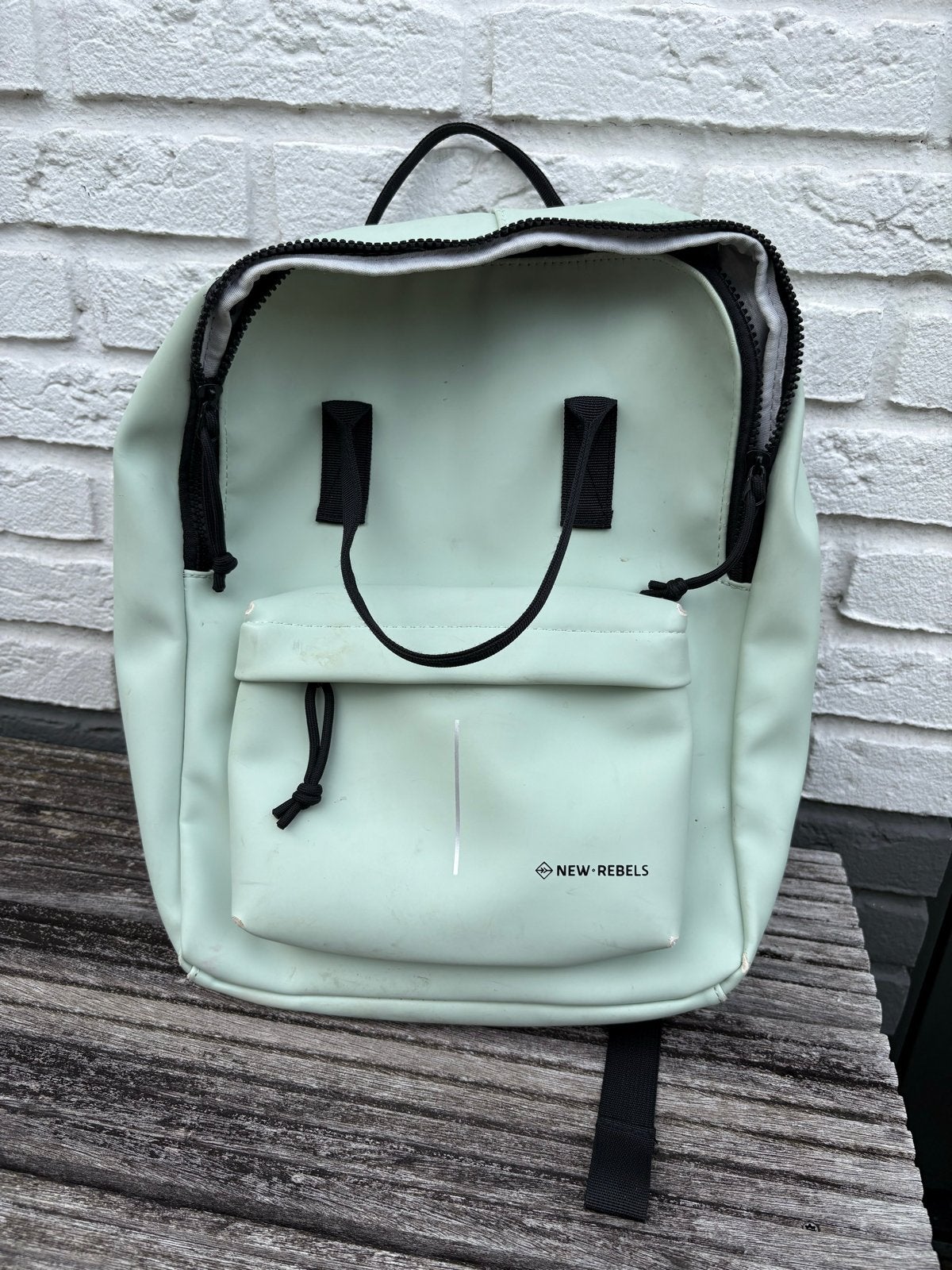 New Rebels rugzak - Lichtgroen, Gebruikt, 25 tot 40 cm, 30 tot 45 cm, Ophalen