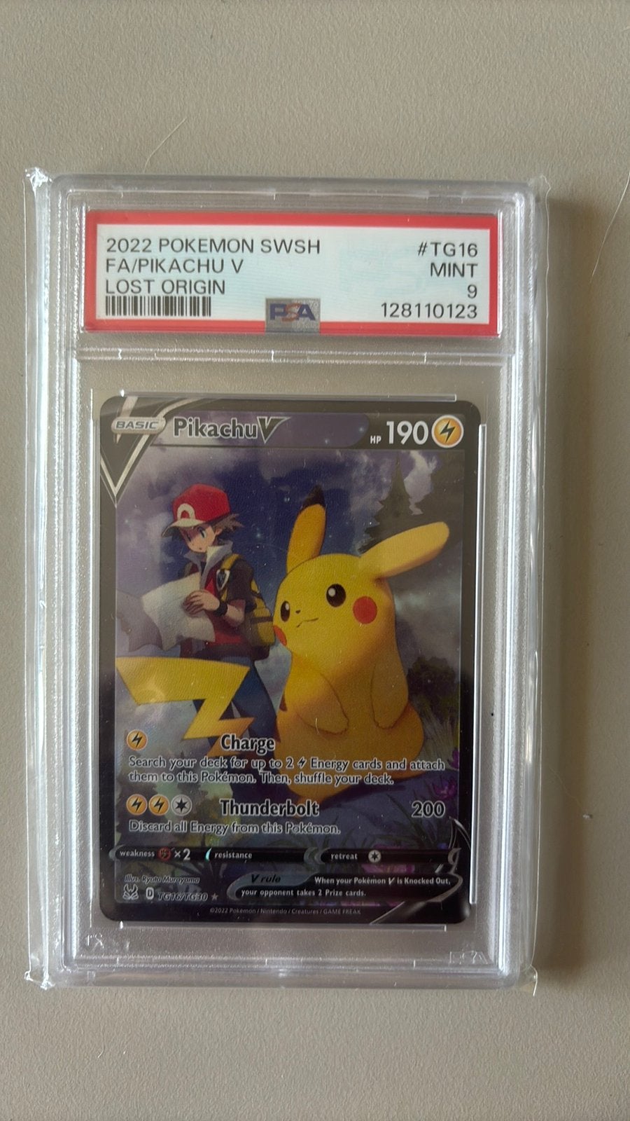 Pikachu V TG16 Lost Origin PSA 9, Ophalen of Verzenden, Zo goed als nieuw