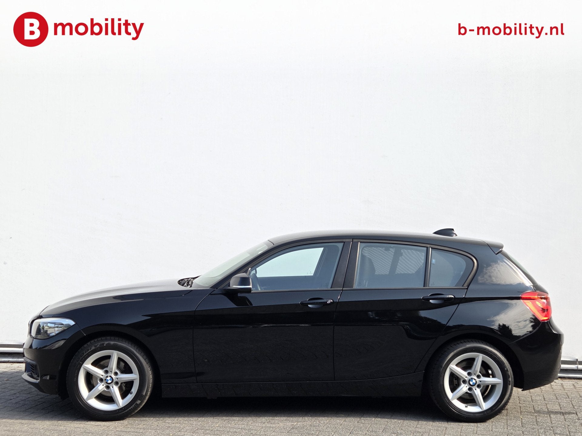 BMW 1-serie 116i Executive Sport-Line Stoelverwarming | Navi, Auto's, 1-Serie, Zwart, 3 cilinders, 1499 cc