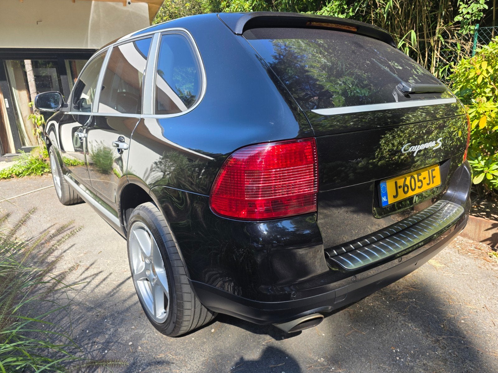 Porsche  cayenne 4.5 S 2005 Zwart net 1600 onderhoud gedaan., Automaat, Cayenne, Leder, Stationwagon