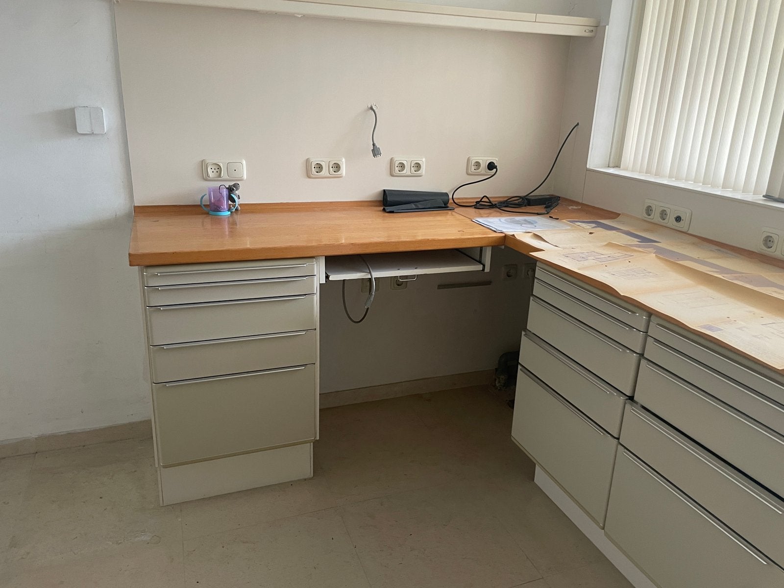Professionele werkbank / praktijkmeubel met houten werkblad, Ophalen, Gebruikt, 170 cm of meer