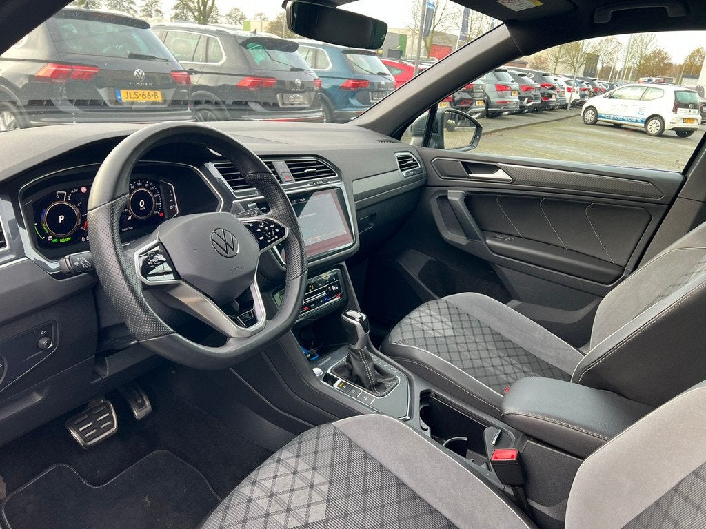 Volkswagen Tiguan 1.4 TSI eHybrid 245 Pk R-Line virtual cock, Alcantara, Hybride Elektrisch/Benzine, SUV of Terreinwagen, Te koop