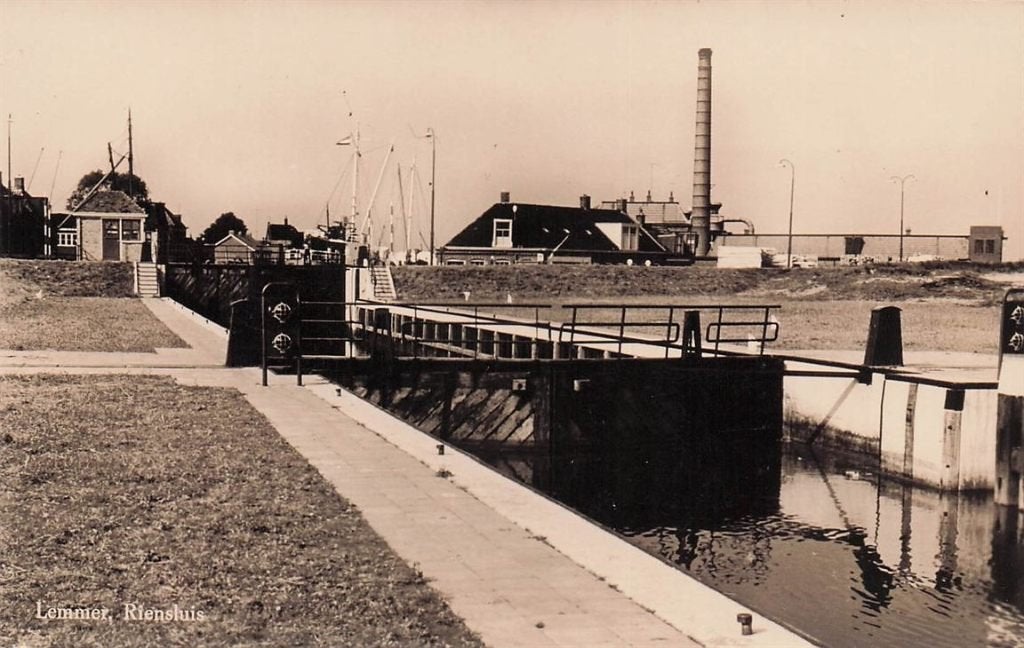 703-482-031 Lemmer Riensluis, Verzenden, Voor 1920, Friesland