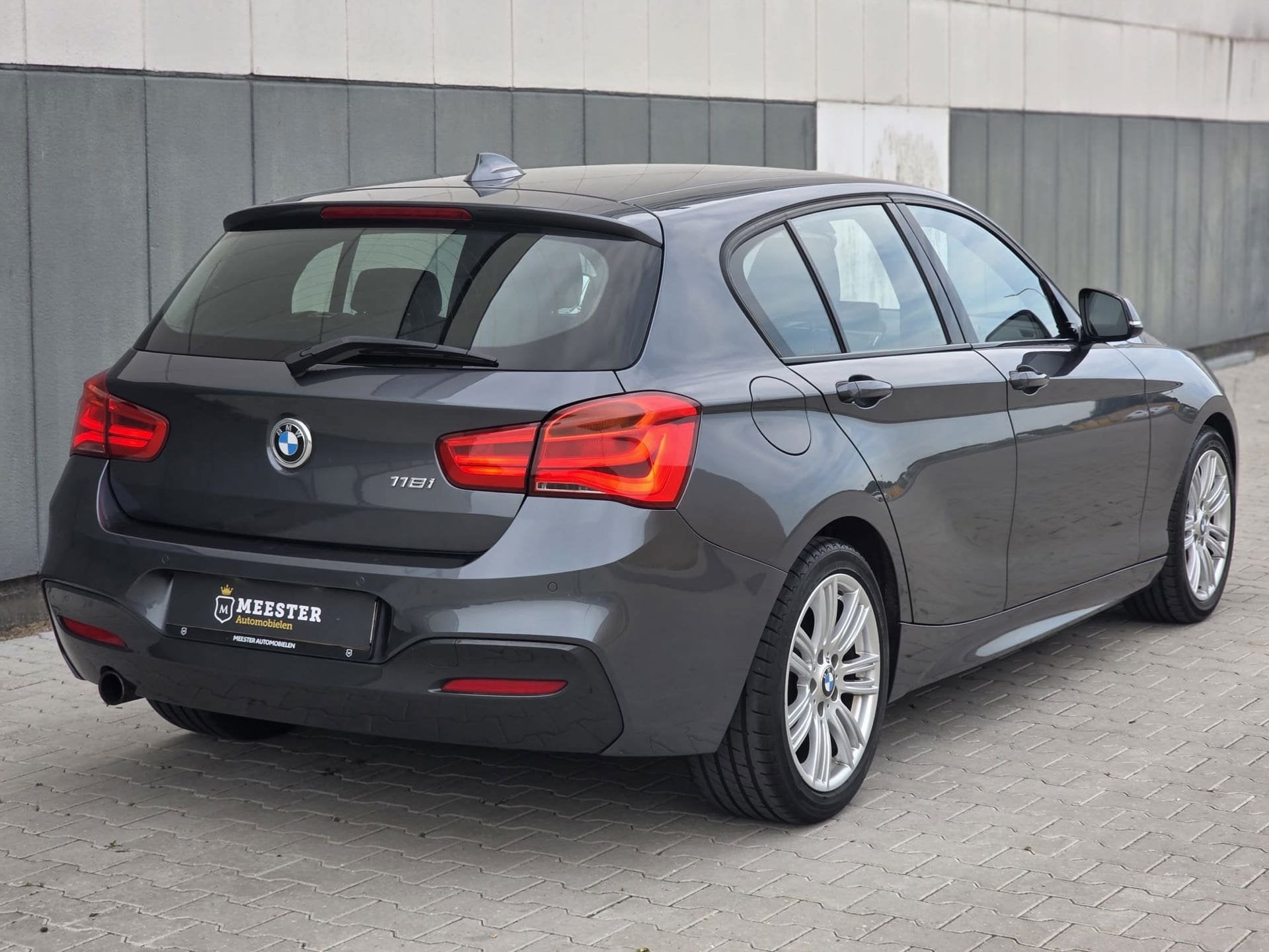 BMW 1-serie 118i M-sport|Navi|Stoelverw|PDC, 1-Serie, Met garantie (alle), Alcantara, Bedrijf