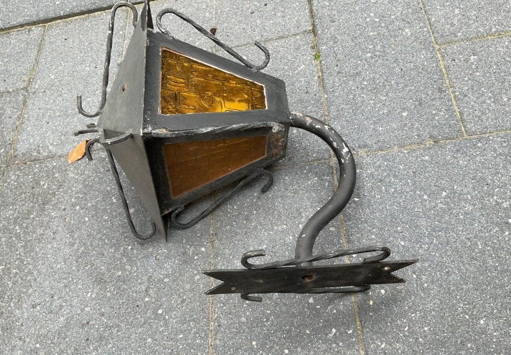 Brocante  metalen buitenlamp, Ophalen