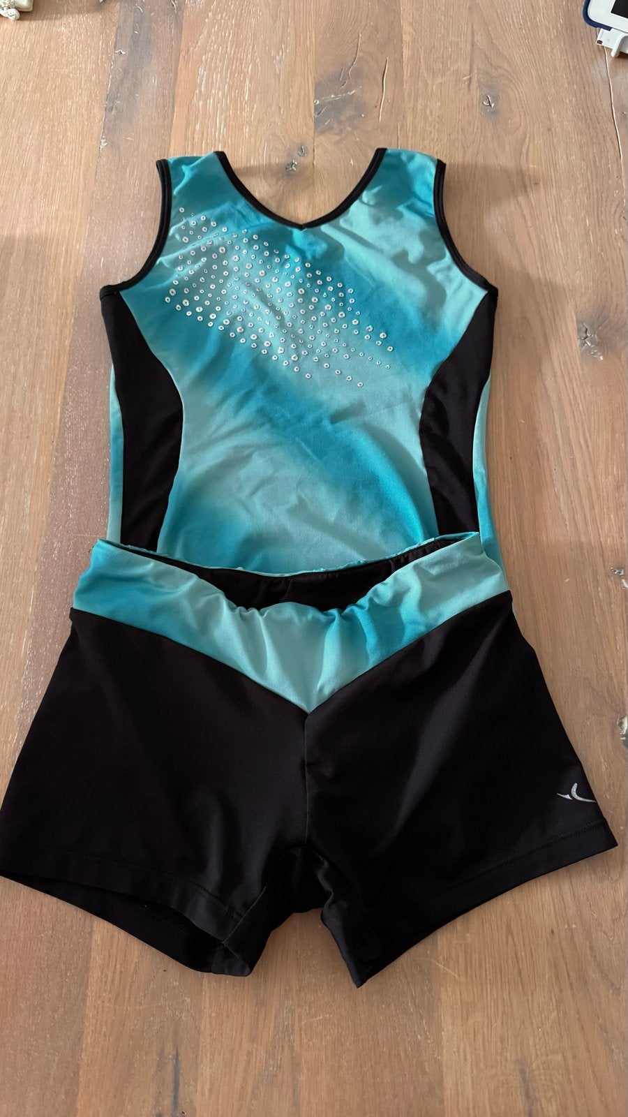 Turnpakje met korte broek - Blauw/Zwart, Sport en Fitness, Turnen, Ophalen of Verzenden, Zo goed als nieuw, Blauw, Overige typen