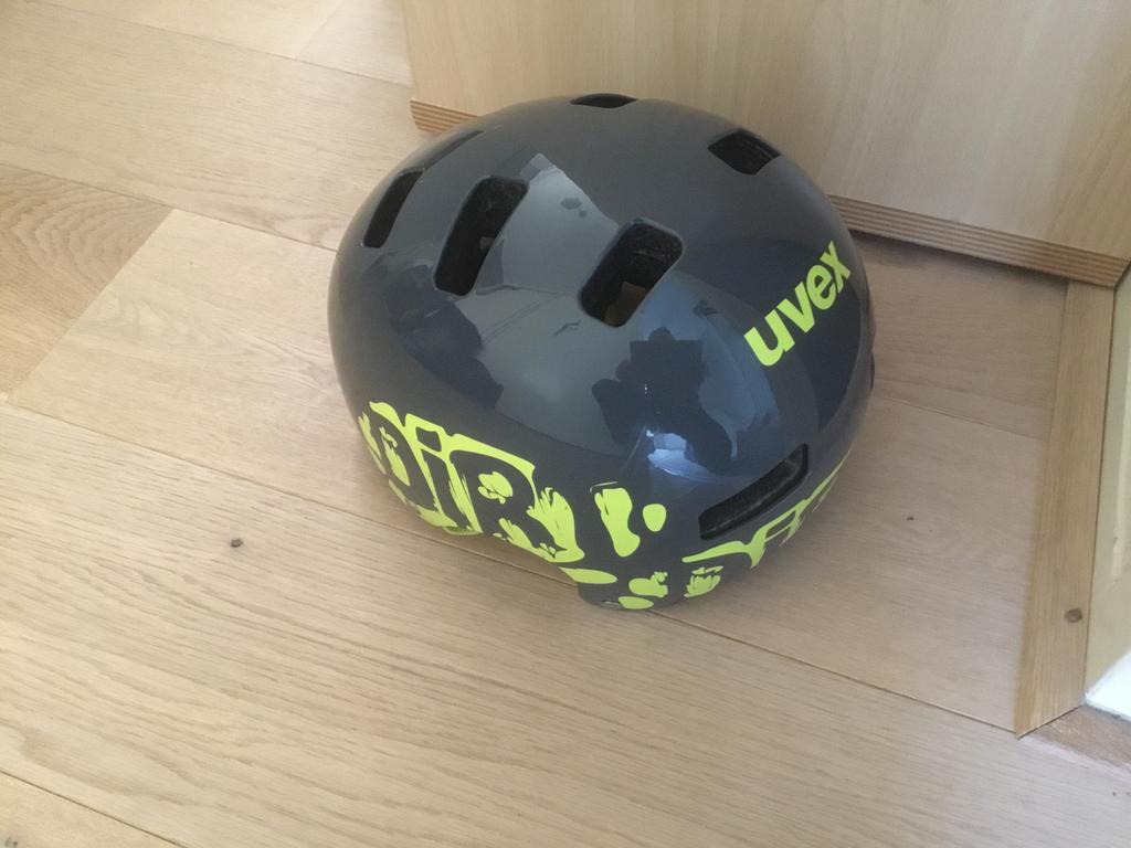 Uvex Dirt fietshelm - Grijs met neongeel, Fietsen en Brommers, Fietsaccessoires | Fietshelmen, Ophalen of Verzenden, Gebruikt