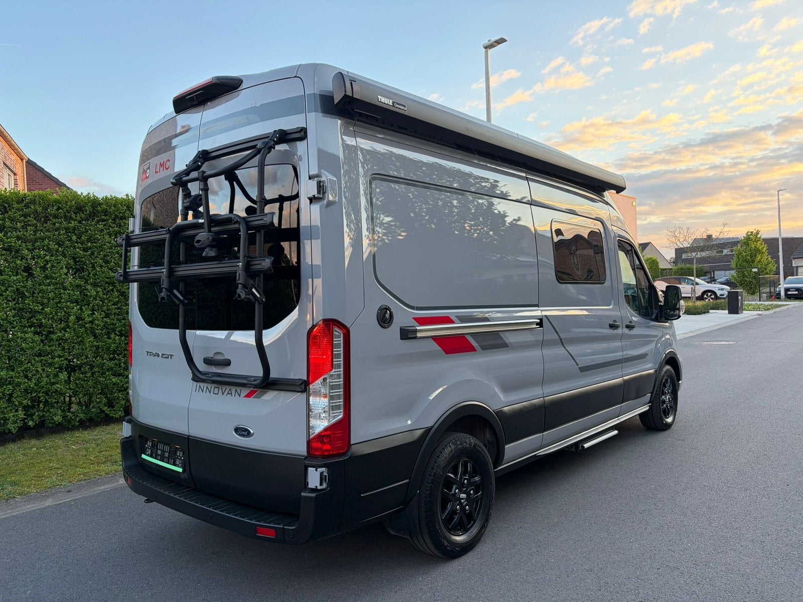LMC Innovan C590 | Ford 170 PK Automaat | 2024 | 32.000 km, Caravans en Kamperen, Campers, Automaat, Buscamper of Camperbus, Ringverwarming