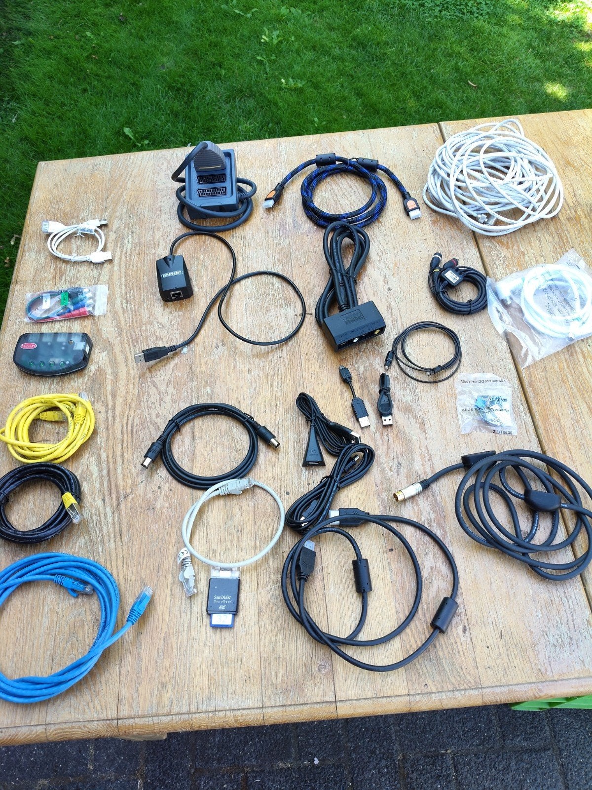 Grote partij diverse kabels en Sitecom switch, Ophalen of Verzenden, Gebruikt, 10 meter of meer, Overige kabels