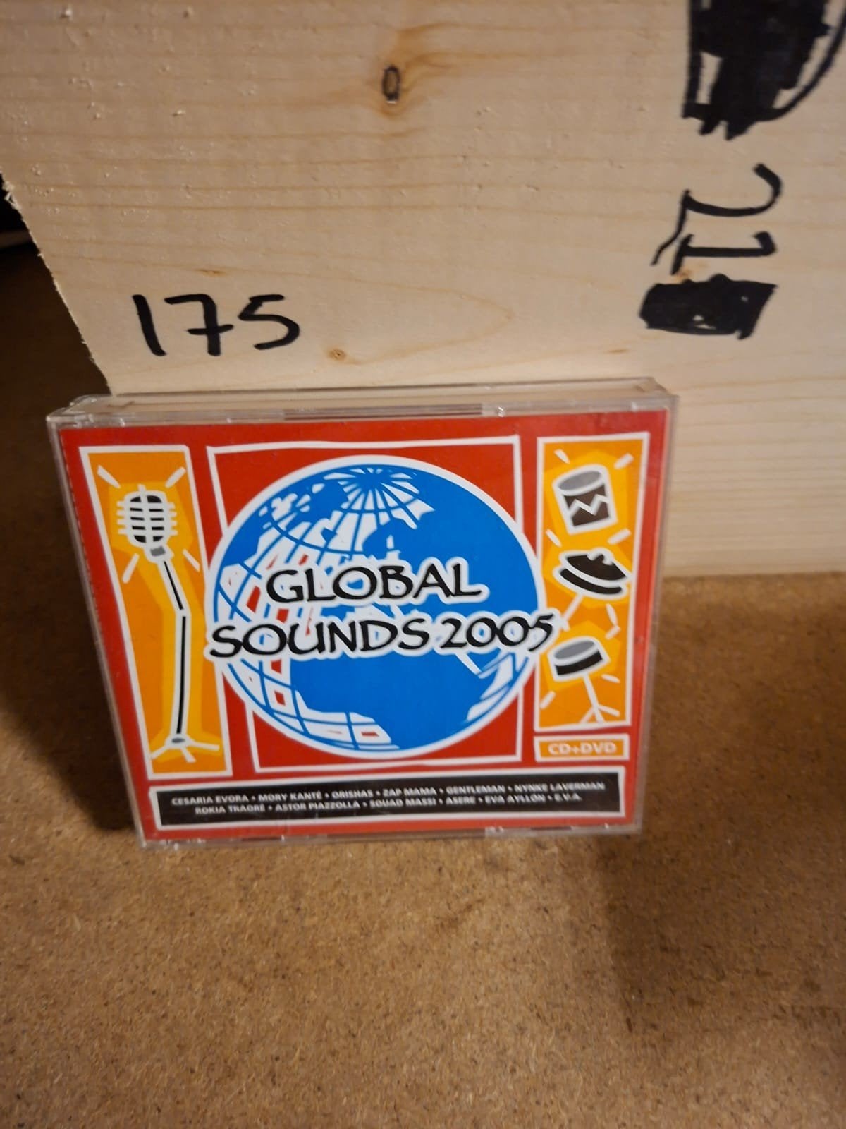 Global Sounds 2005 CD+DVD - Wereldmuziek verzamelalbum, Cd's en Dvd's, Overige genres, Ophalen of Verzenden, Verzamelalbum, Gebruikt