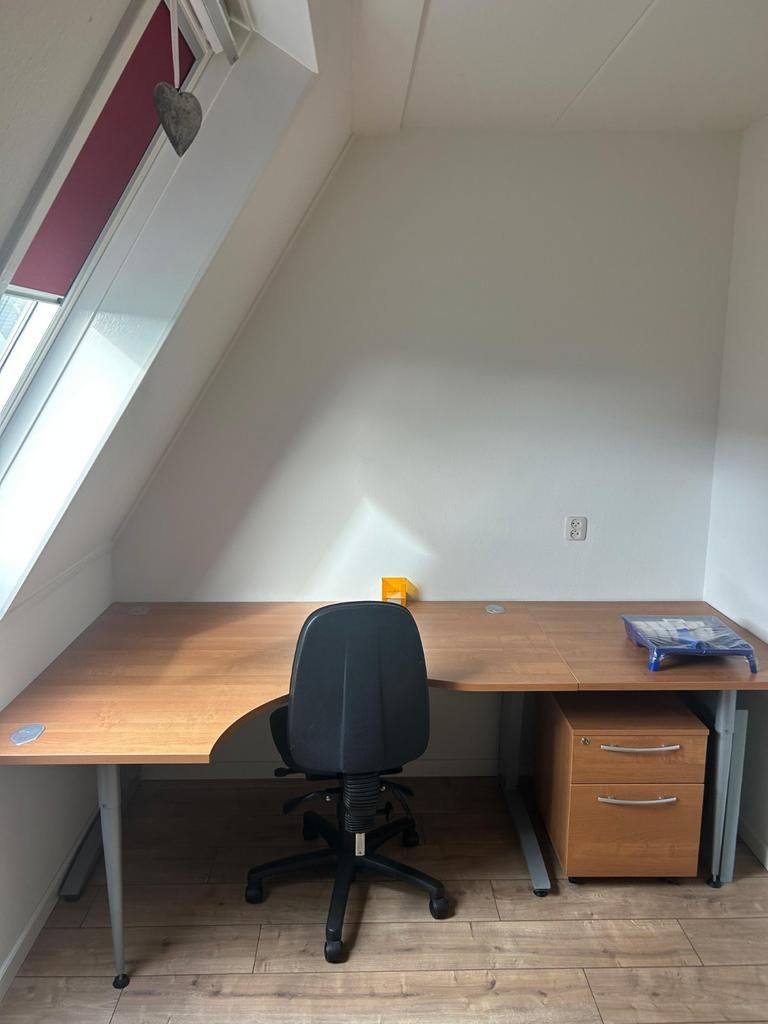 Bureau en bureaustoel, Ophalen