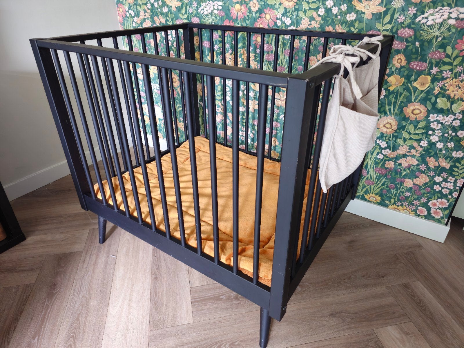 Zwart houten box met boxkleed en opbergzak, Ophalen, Gebruikt, Vierkant, Boxkleed