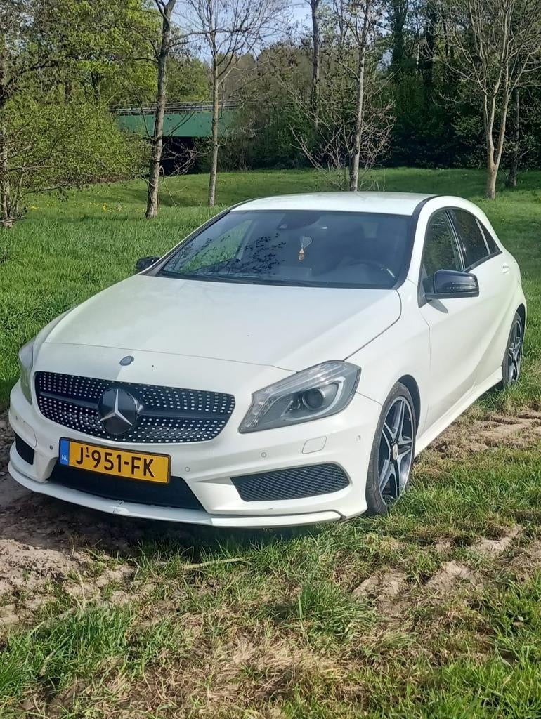 Mercedes benz AMG Pakket, Auto's, Mercedes-Benz, Voorwielaandrijving, Zwart, 4 cilinders, Leder en Stof