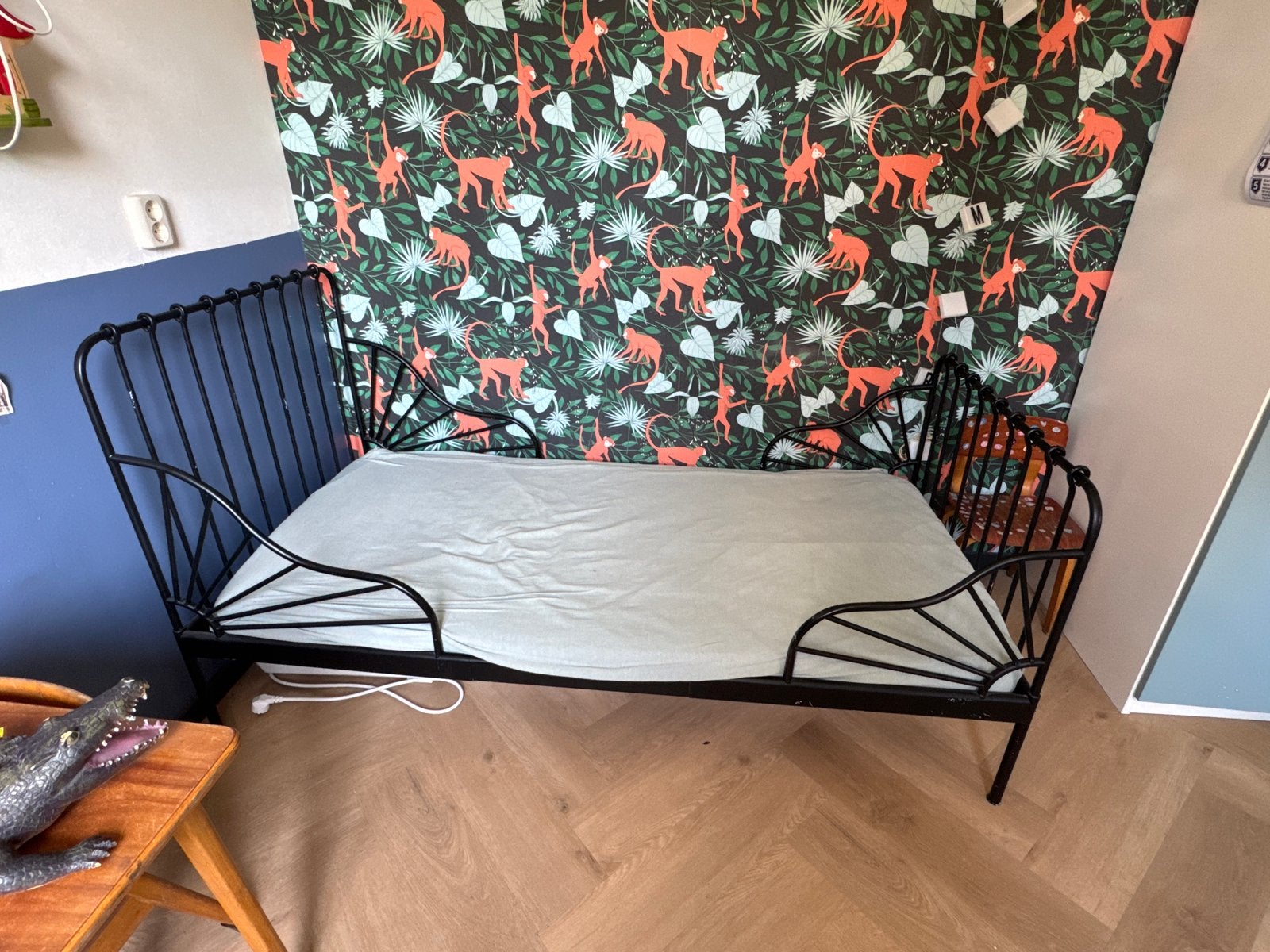 IKEA Minnen meegroeibed - Zwart metaal, Huis en Inrichting, Slaapkamer | Bedden, Ophalen, Eenpersoons, Zwart, 190 cm of minder