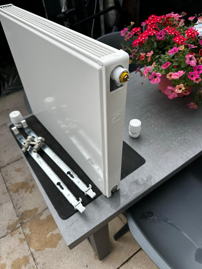 Brugman radiator 50x65cm met ophangbeugels, Doe-het-zelf en Verbouw, Verwarming en Radiatoren, 30 tot 80 cm, 500 tot 800 watt