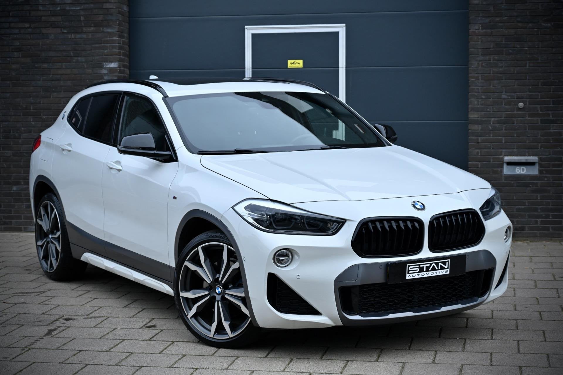 BMW X2 BMW sDrive20i High Executive | M-Pakket | Pano | HUD, Auto's, 1998 cc, X2, 1435 kg, Wit