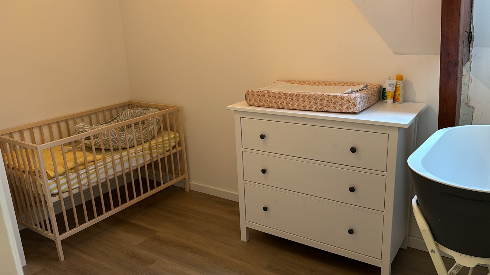 IKEA SNIGLAR babybed 60x120 beuken, Ophalen, Zo goed als nieuw, Ledikant