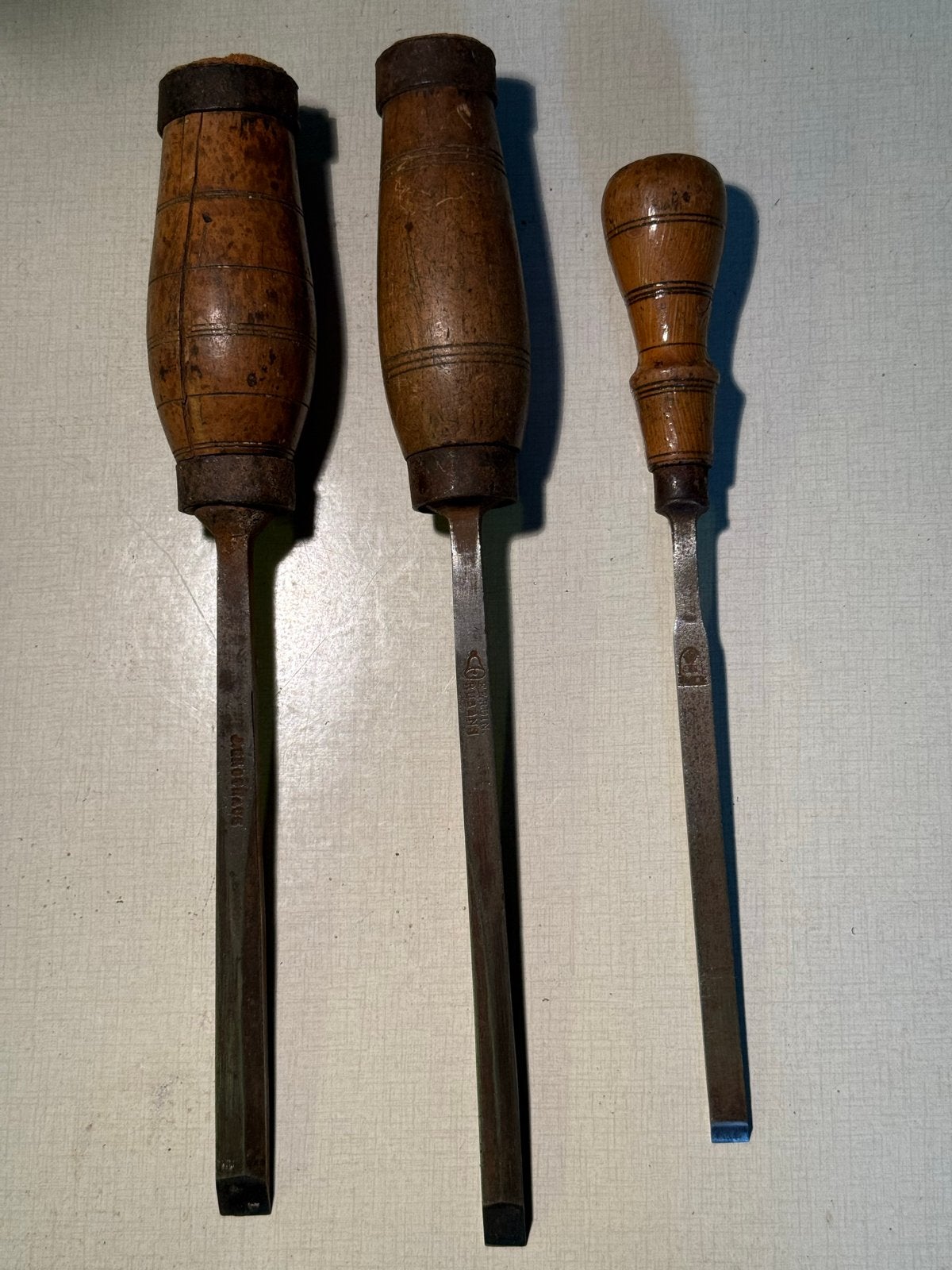 Set van 3 antieke houtbeitels met houten handvatten, Antiek en Kunst, Antiek | Gereedschap en Instrumenten, Ophalen of Verzenden
