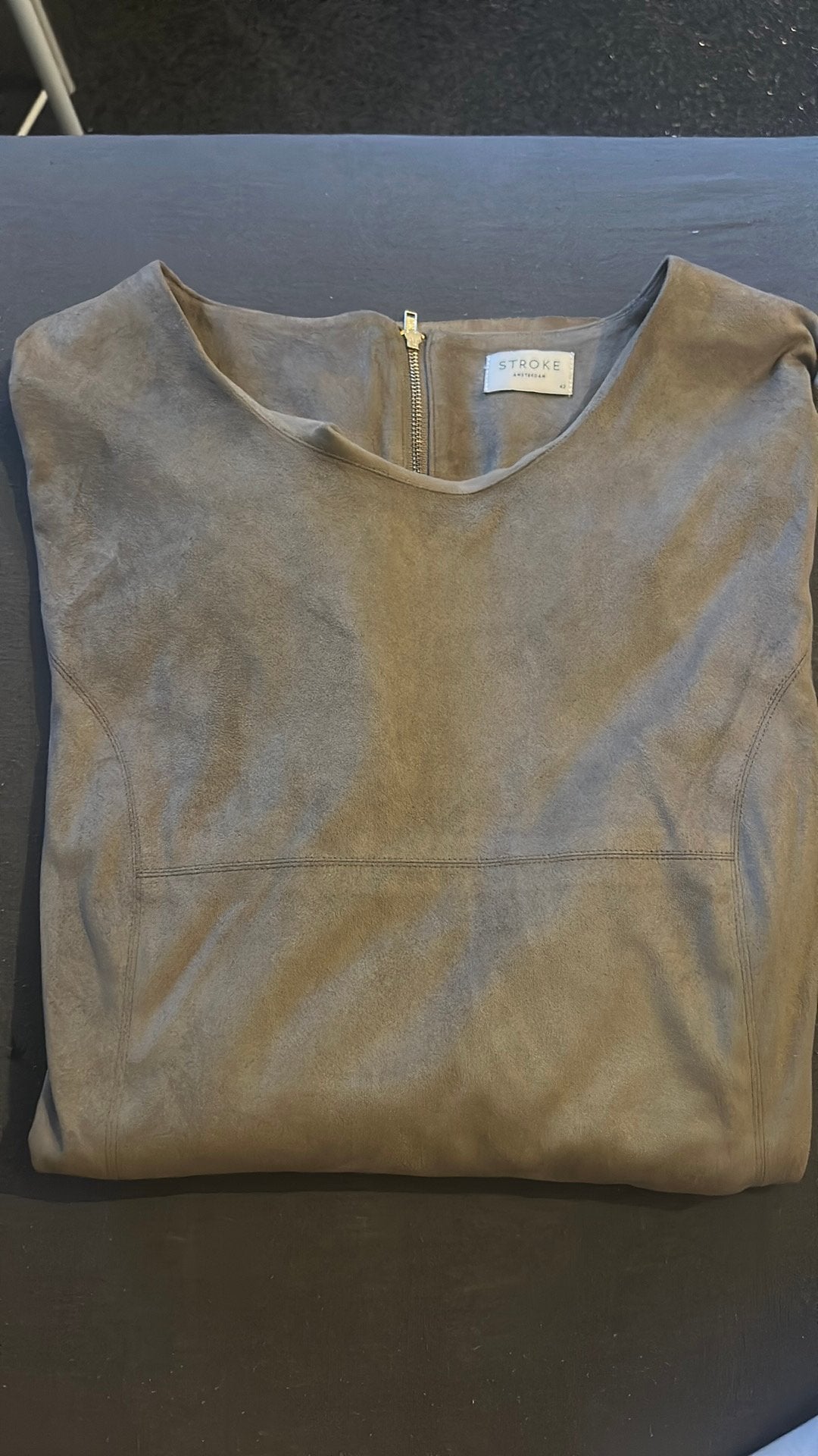 Stijlvolle suède-look blouse van Stroke Amsterdam, Ophalen of Verzenden, Zo goed als nieuw, Maat 42/44 (L), Bruin
