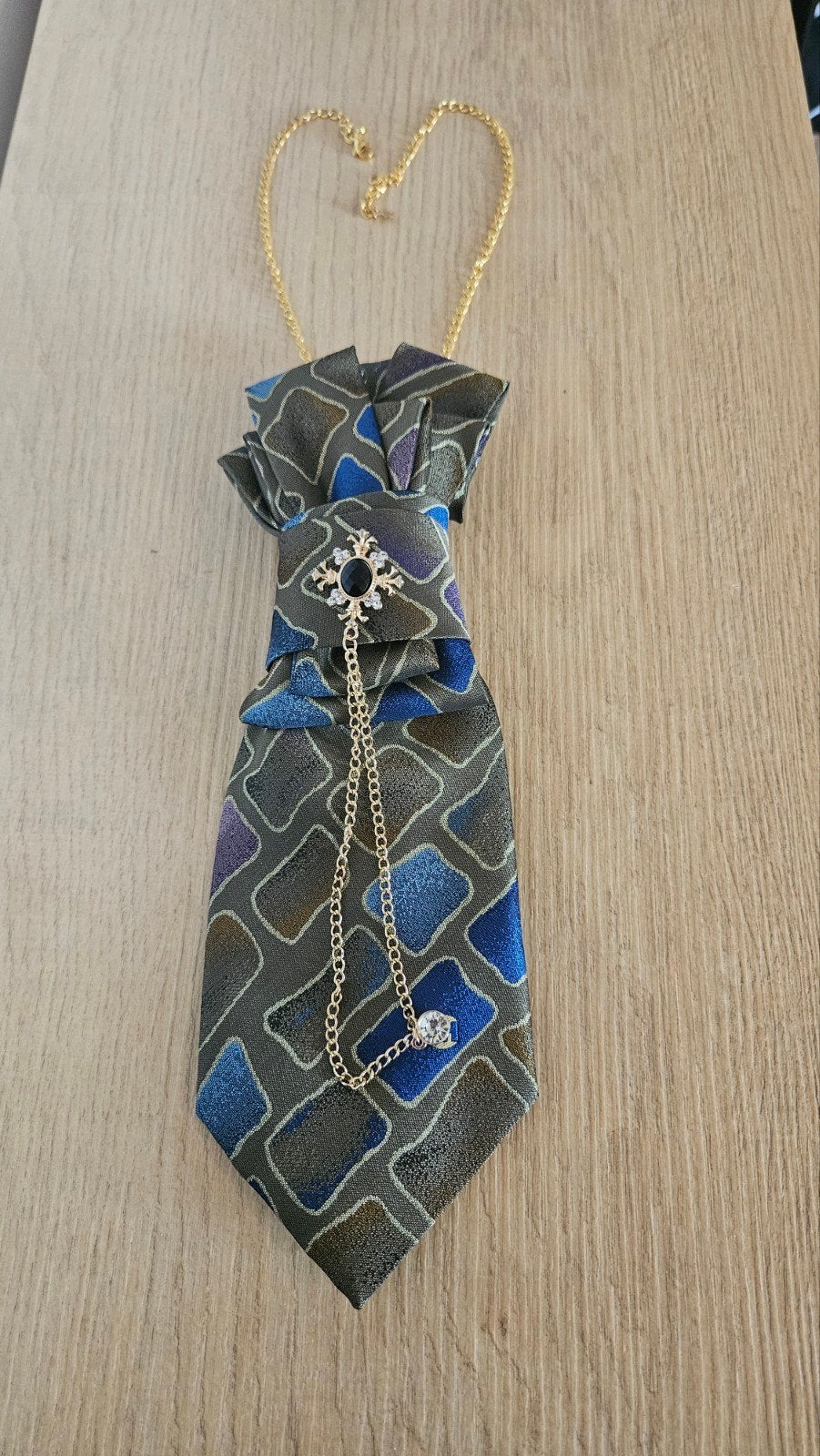 Fashion strik/ stropdas voor dames, Sieraden, Tassen en Uiterlijk, Kettingen, Ophalen of Verzenden, Nieuw, Overige materialen