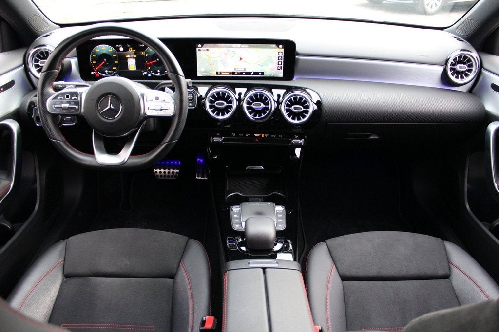 Mercedes-Benz A-klasse 250 AMG | Panoramadak | Sfeerverlicht, Auto's, Mercedes-Benz, 15 km/l, Gebruikt, Zwart, 4 cilinders