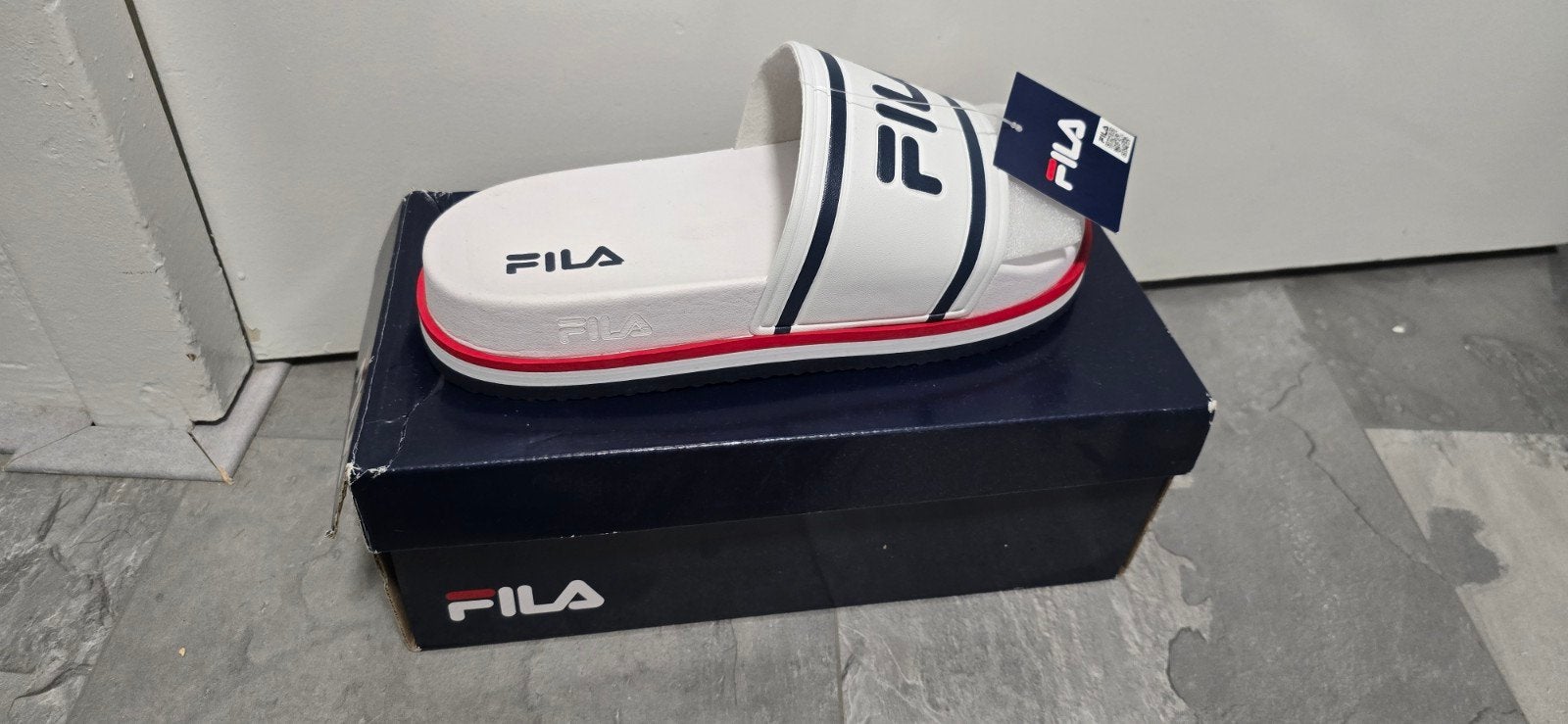 Nieuwe Fila slippers maat 39 - nooit gedragen, Slippers, Wit, Nieuw, Ophalen of Verzenden