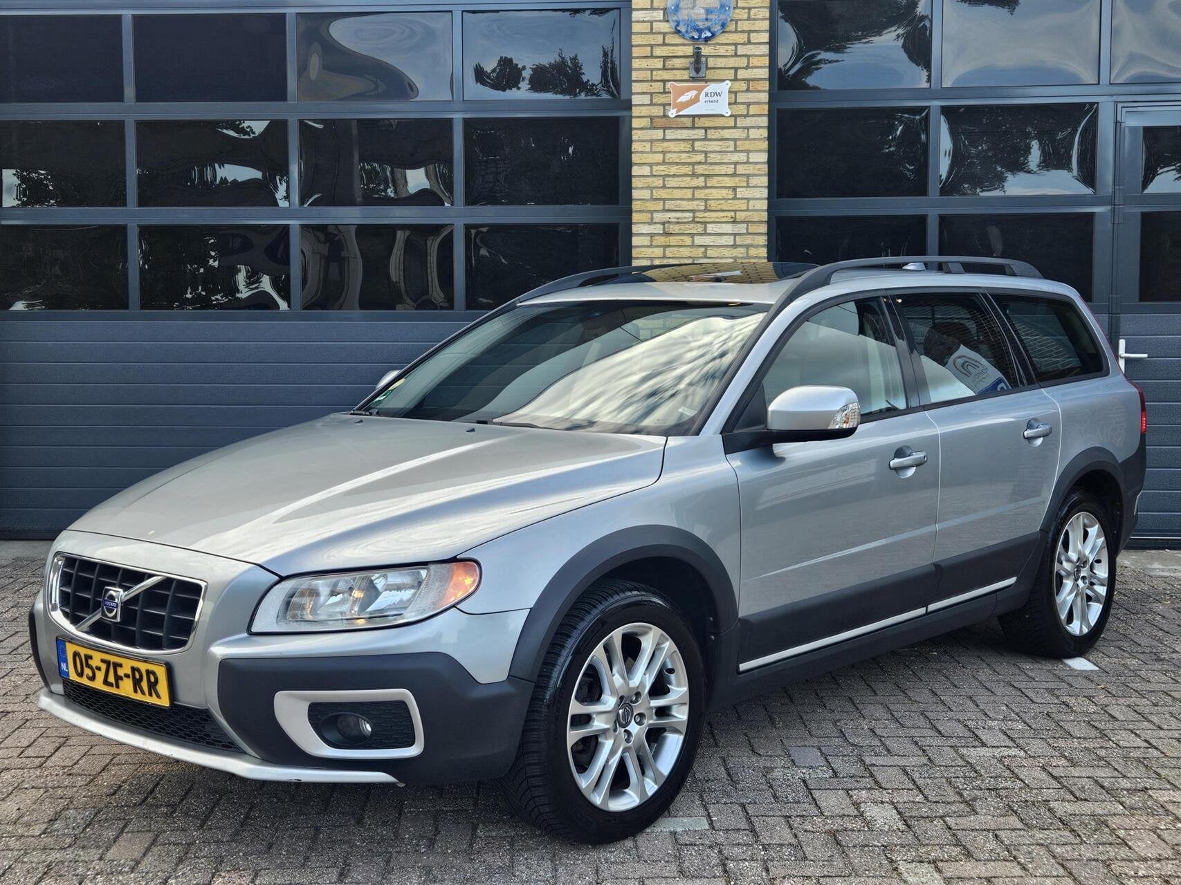 Volvo XC70 2.4 D5 Summum | Schuif-/kanteldak | Trekhaak | Le, Auto's, Automaat, Gebruikt, 197 €/maand, Diesel
