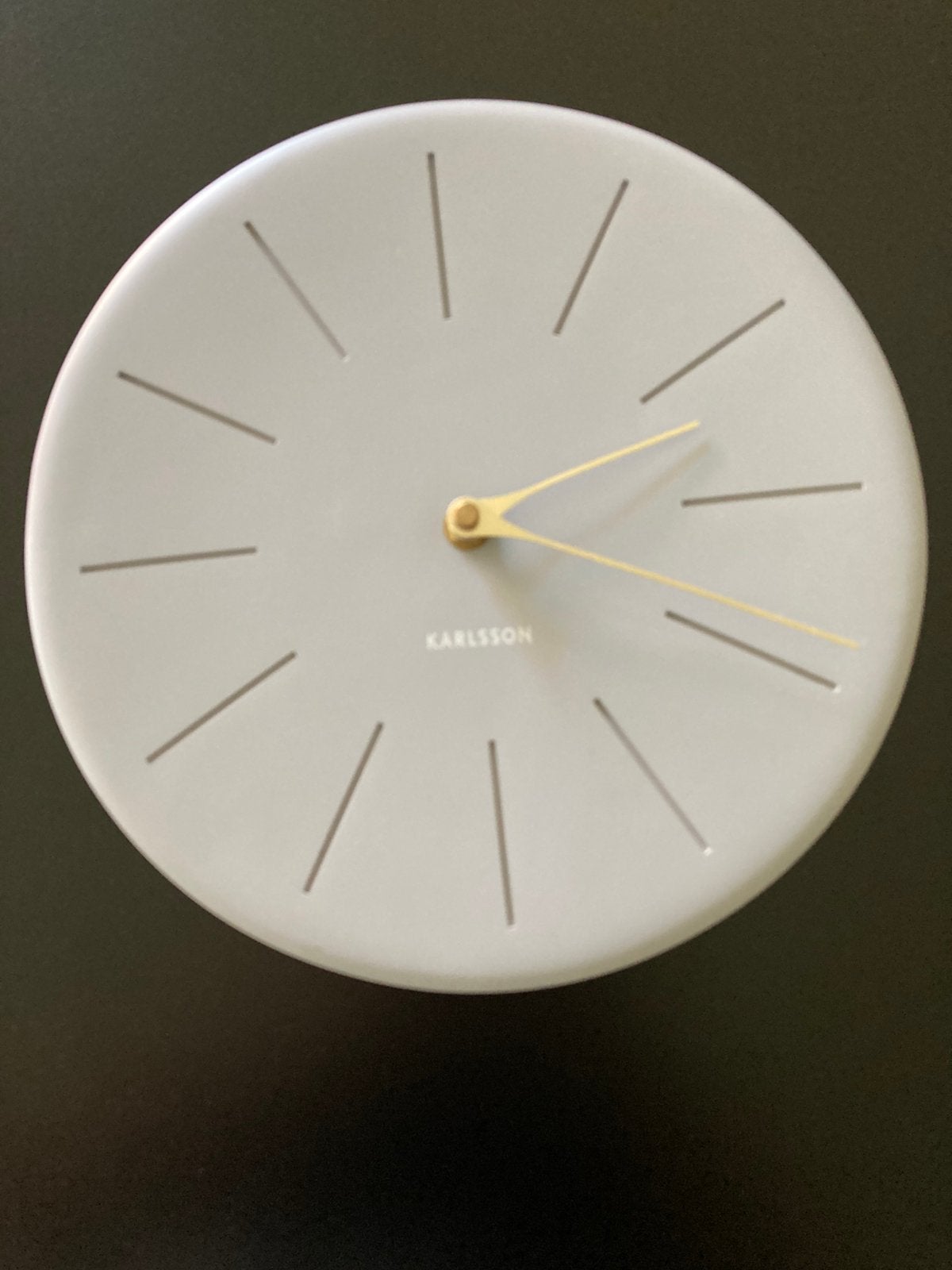 Klok van Karlsson, grijs, doorsnee 25 cm, Ophalen, Zo goed als nieuw, Wandklok
