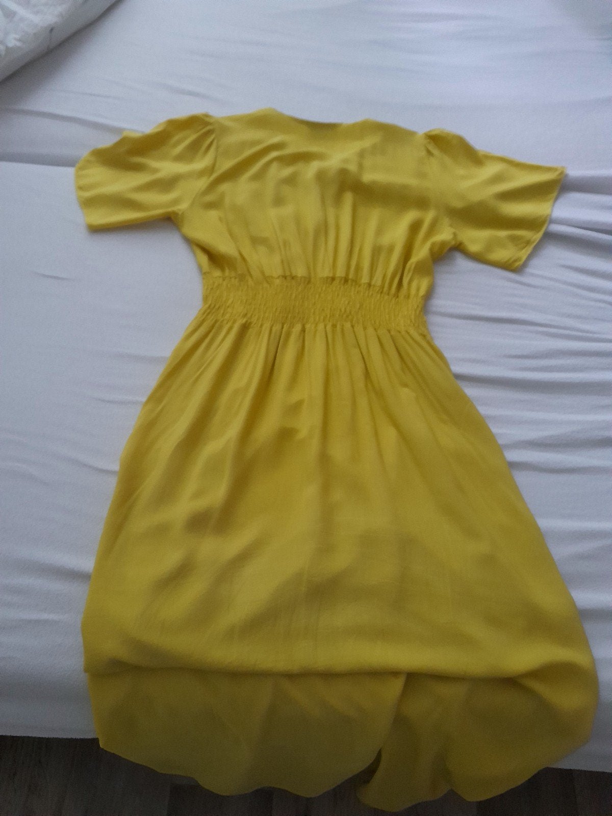 Nieuwe Gele Maxi Jurk met Overslag en Gesmokte Taille S/M, Azzurro, Geel, Nieuw, Ophalen of Verzenden