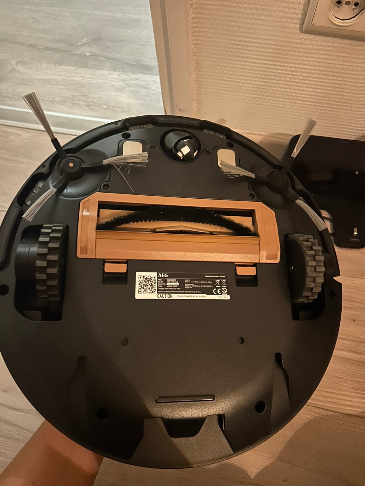 Foto 3 van Gratis af te halen Robot Stofzuiger AEG