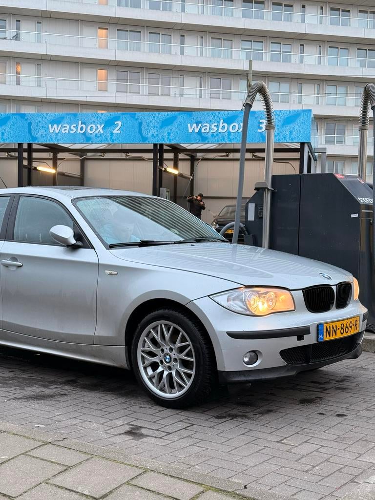 BMW 1-Serie 1.6 116I 2006 Grijs, Auto's, 1596 cc, Achterwielaandrijving, 4 cilinders, 635 kg