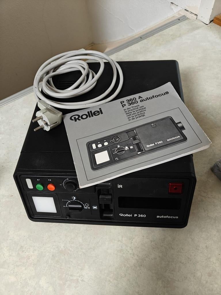 Rollei P360 Autofocus met projectiescherm (of zonder)., Ophalen, Gebruikt, Met scherm