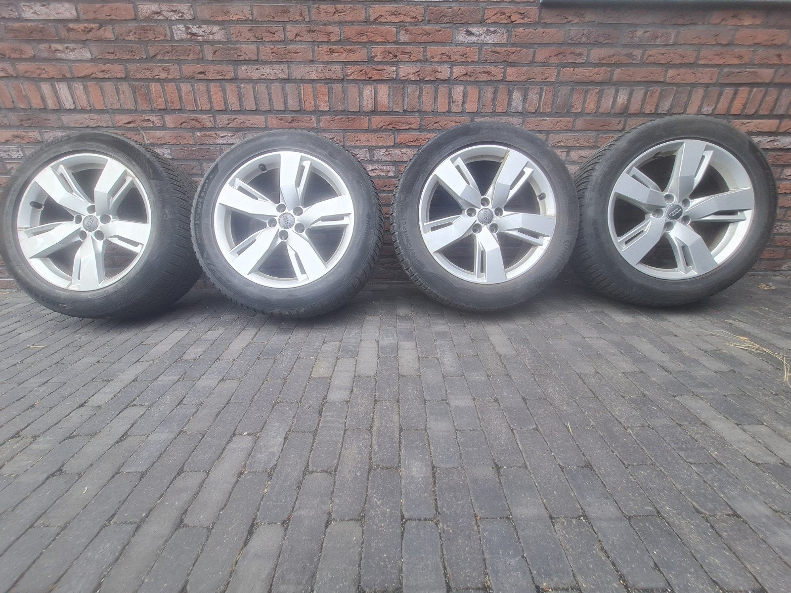Audi Q5 19 inch velgen met winterbanden - 235/55 R19 ET39, Auto-onderdelen, Banden en Velgen, Gebruikt, Banden en Velgen, Winterbanden