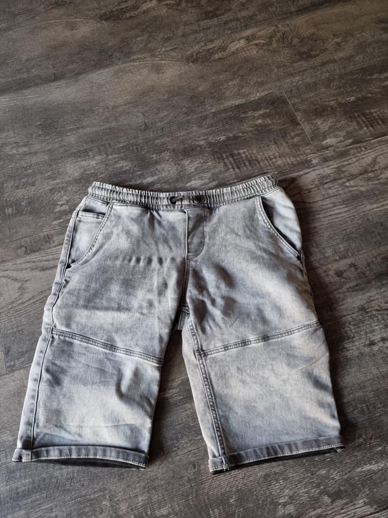 Stoere jeans korte broek maat 170 met elastiek in taille, Ophalen of Verzenden, Gebruikt, Jongen of Meisje, Broek