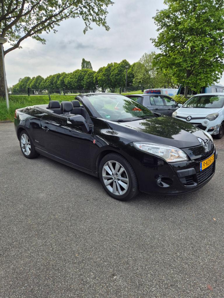 Renault Mégane 2.0 16V 140 CVT Coupe Cabrio 2014 Zwart, Auto's, Renault, 750 kg, 4 cilinders, Cabriolet, 4 stoelen