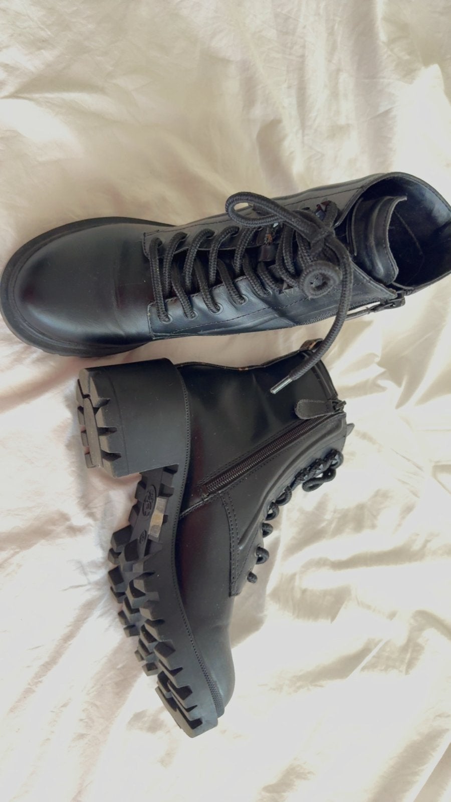 Zwarte Guess laarzen met veters en rits, maat 39, Kleding | Dames, Schoenen, Ophalen of Verzenden, Zo goed als nieuw, Zwart, Lage of Enkellaarzen
