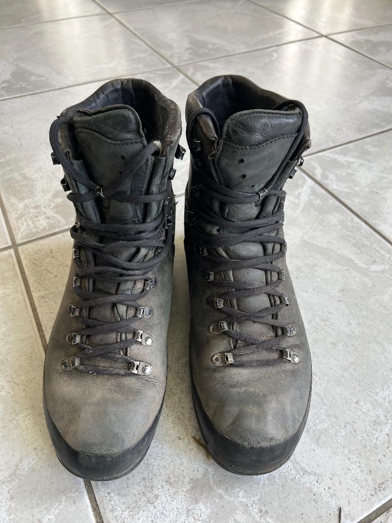 Gedragen paar Meindl 3718-01 Island Pro M2 maat 285M . 44,5, Sport en Fitness, Bergsport en Wandelen, Verzenden, Gebruikt, Schoenen