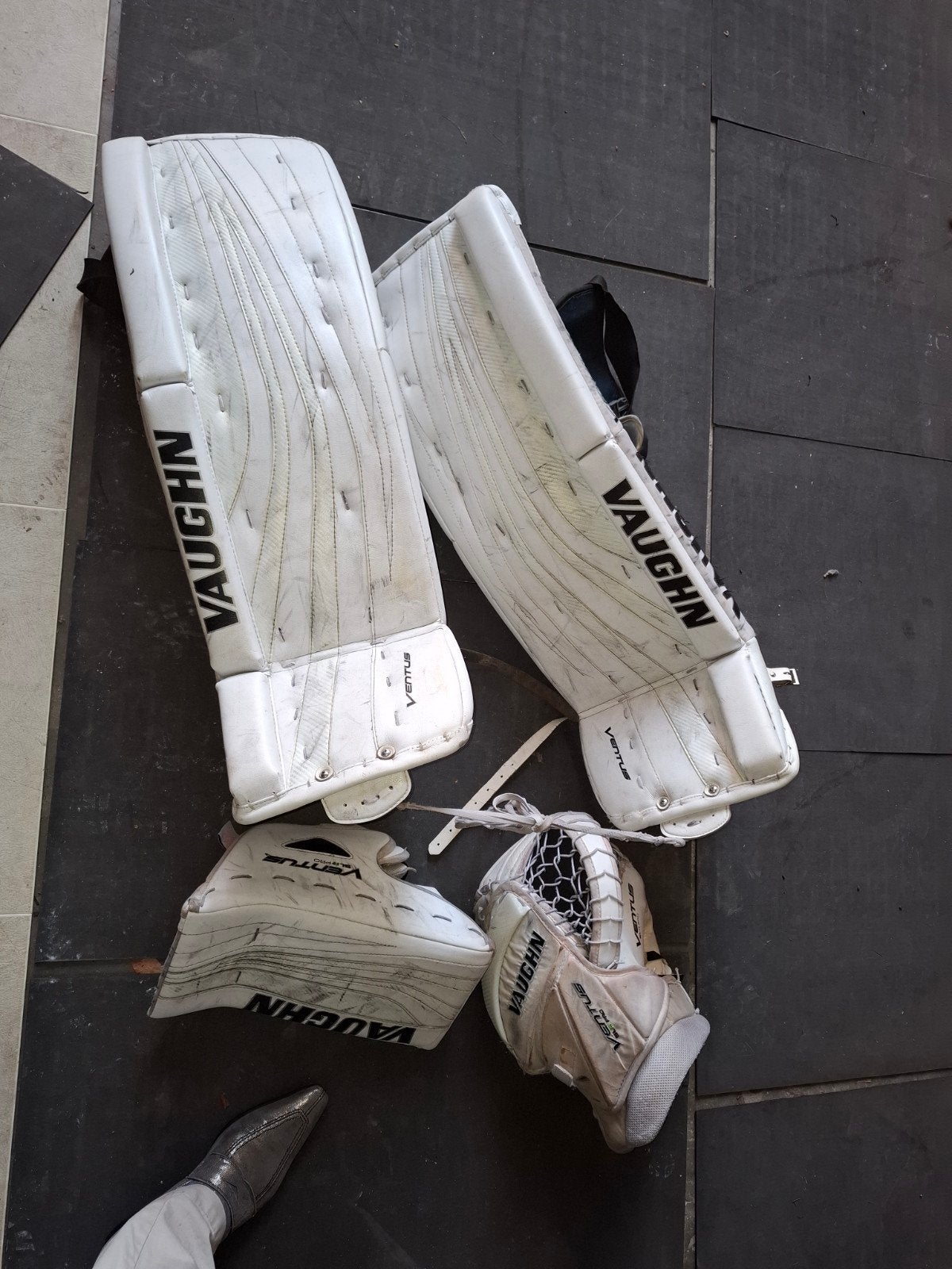 Vaughn goalie ijshockey keeper set 34 + 2 legguards, Ophalen of Verzenden, Gebruikt