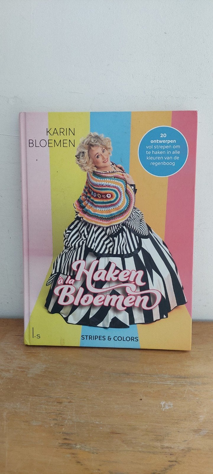Karin Bloemen - Stripes & colors, Boeken, Zo goed als nieuw, Karin Bloemen, Ophalen, Breien en Haken