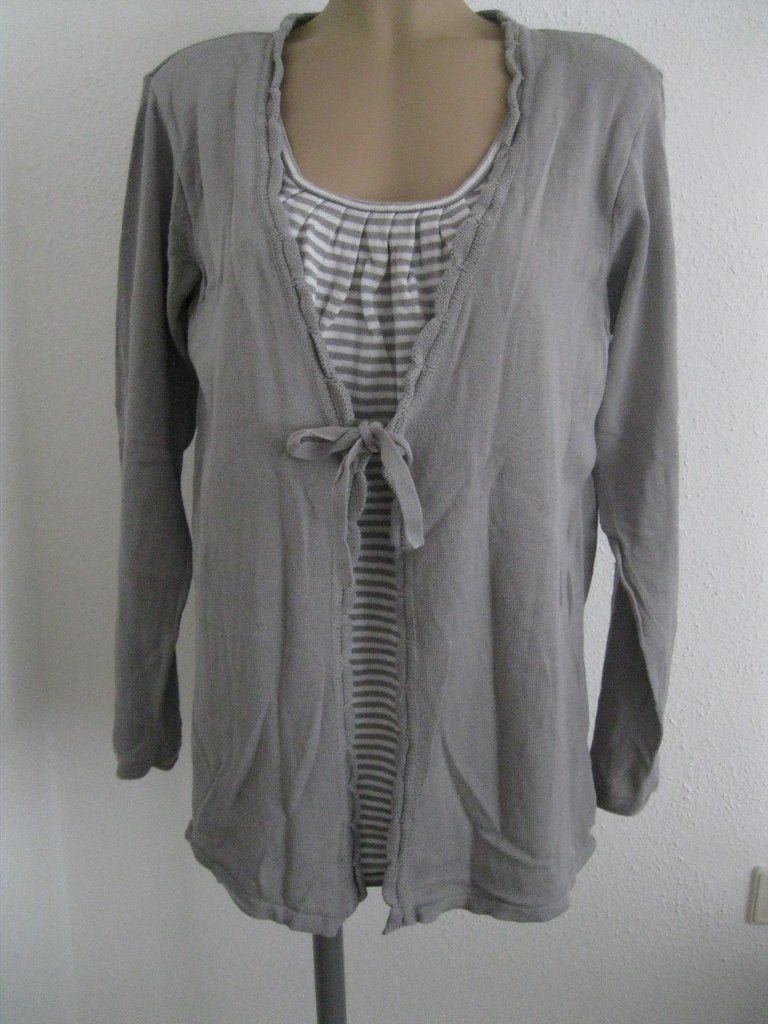 maat XL, 1 grijs-wit Maxi Blue vest / trui, 73 cm., Meerkleurig, Maat 46/48 (XL) of groter, Ophalen of Verzenden, Zo goed als nieuw