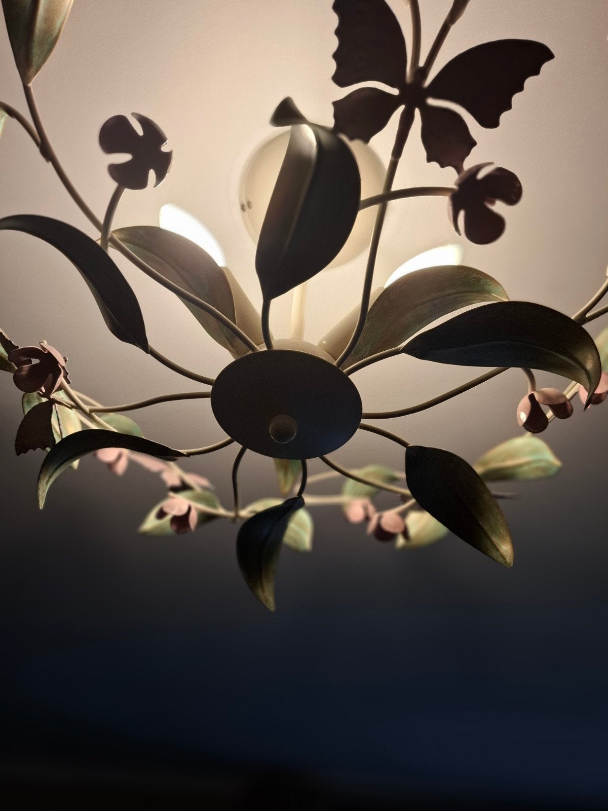 Plafondlamp met bloemen en vlinders, Huis en Inrichting, Bloemig, Romantisch, Speels, E14 (klein), Ophalen of Verzenden, Zo goed als nieuw