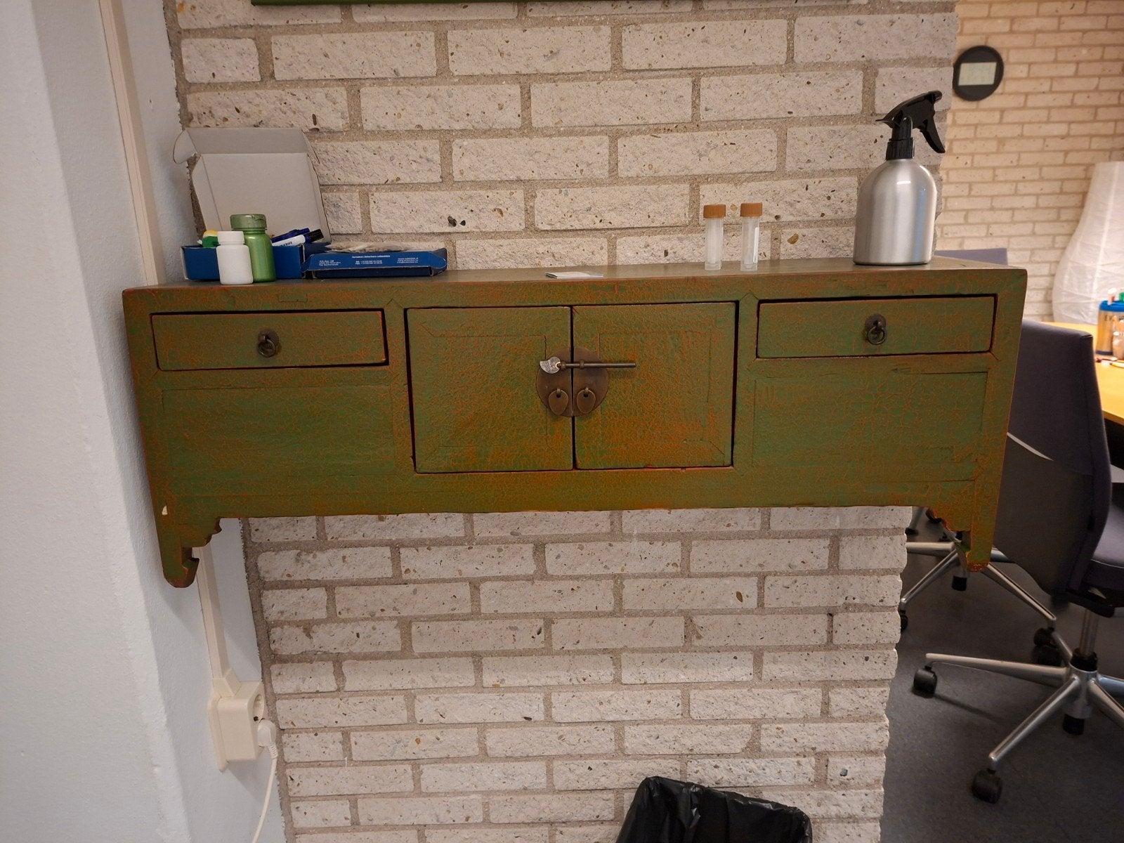 Chinese kast, Ophalen