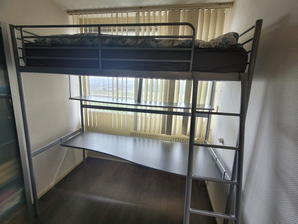 IKEA Svarta hoogslaper met bureau en matras, Ophalen, Gebruikt, Eenpersoons, 200 cm